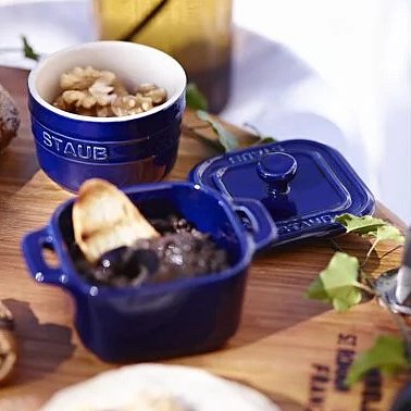 ストウブ／スクエアココットセット | staub (ストウブ) のギフト・プレゼント | 選び直せるソーシャルギフト GIFTFUL（ギフトフル）