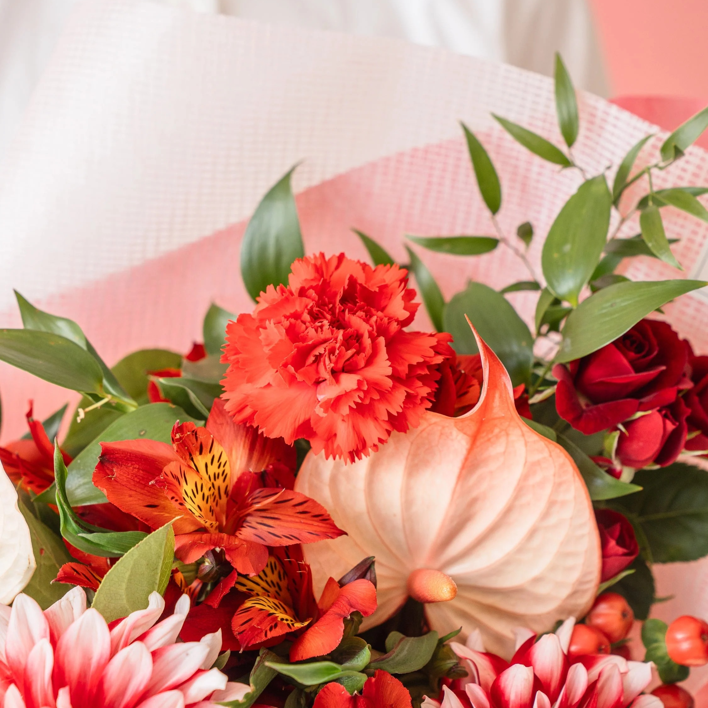 【母の日】ダリアのブーケ  - レッド - | AND PLANTS